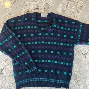 Men's Vintage 90s 100% Wool V-Neck Sweater